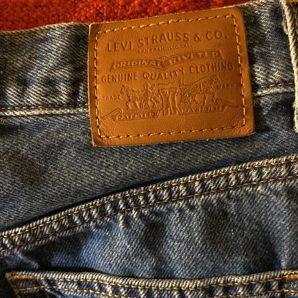 LEVI’S HIGH LOOSE JEANS CUSTOM SIZE 23 PREMIUM DENIM WITH PATCHES - Picture 7 of 8